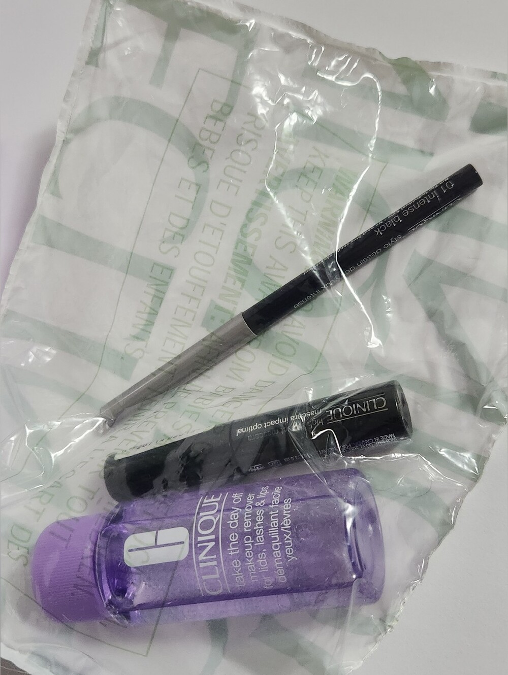 NEW Clinique Gift Set - Picture 4 of 7